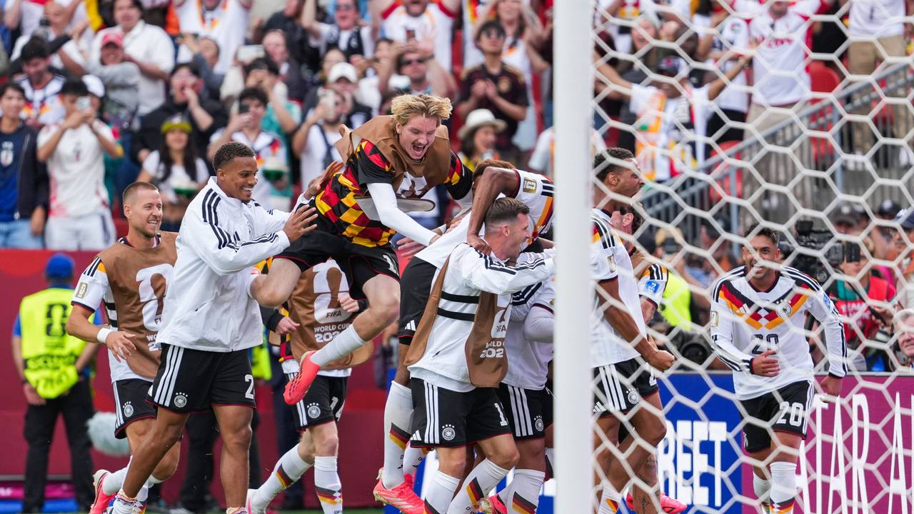 Die deutschen Nationalspieler bejubeln den Treffer von Deniz Undav gegen die Elfenbeinküste.