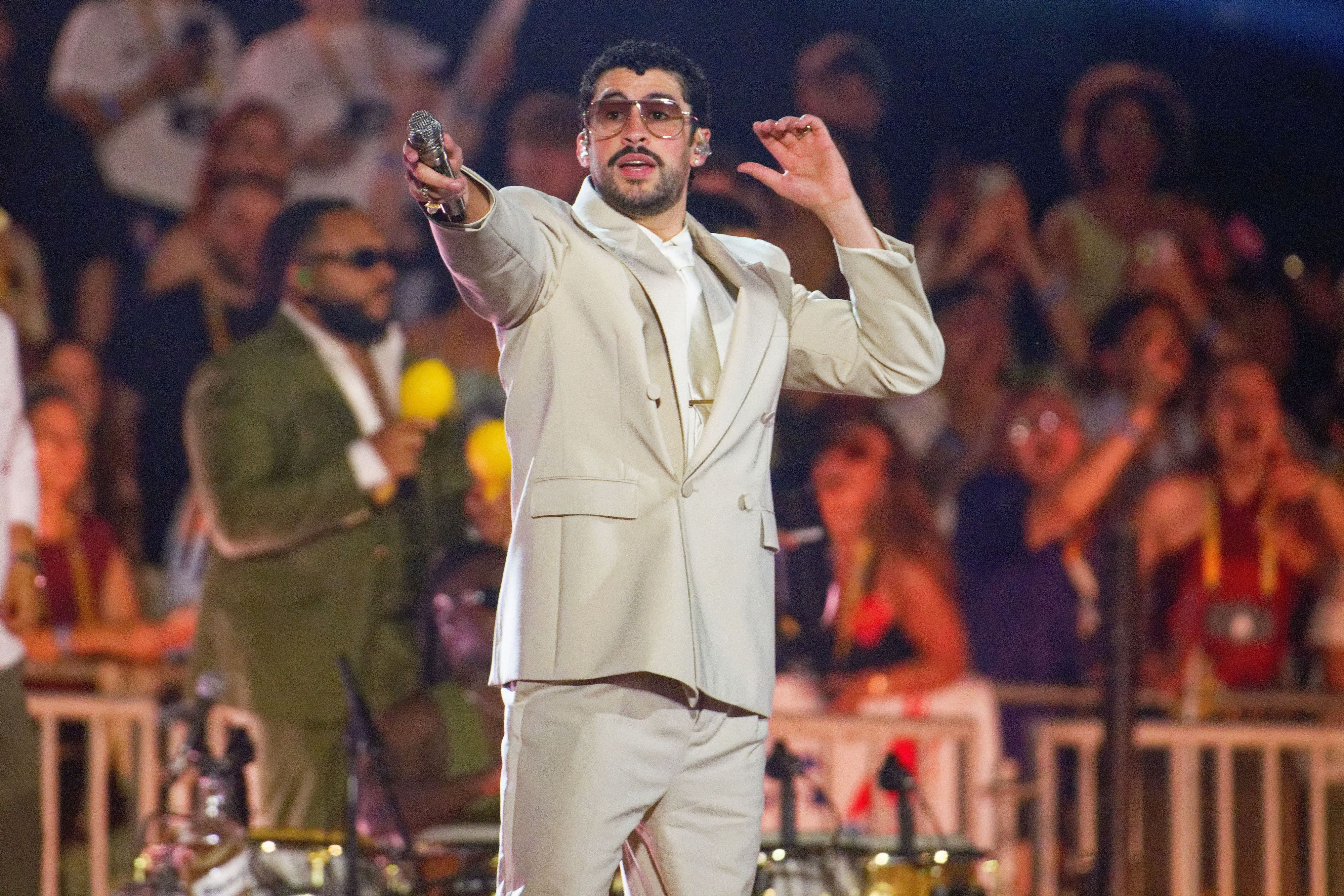 20.06.2026, NA, Düsseldorf: Reggaeton-Star Bad Bunny steht beim ersten von zwei Deutschland-Konzerten auf der Bühne. Foto: Henning Kaiser/dpa - ACHTUNG: Nur zur redaktionellen Verwendung und nur mit vollständiger Nennung des vorstehenden Credits +++ dpa-Bildfunk +++