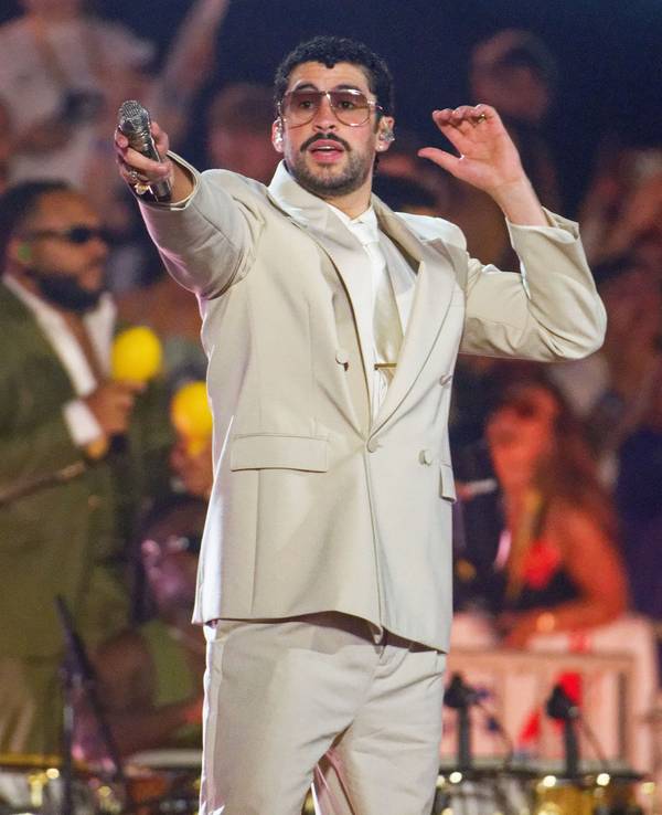 20.06.2026, NA, Düsseldorf: Reggaeton-Star Bad Bunny steht beim ersten von zwei Deutschland-Konzerten auf der Bühne. Foto: Henning Kaiser/dpa - ACHTUNG: Nur zur redaktionellen Verwendung und nur mit vollständiger Nennung des vorstehenden Credits +++ dpa-Bildfunk +++