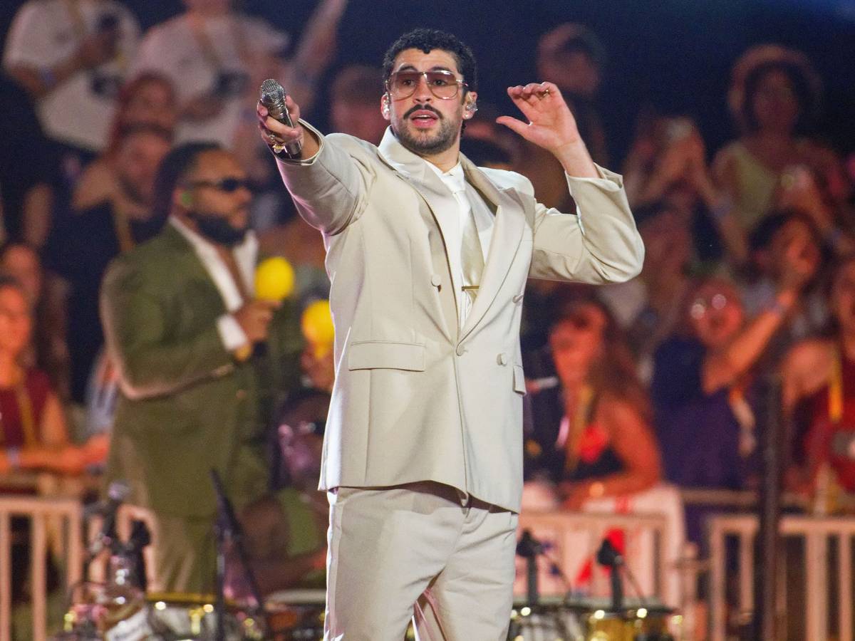 20.06.2026, NA, Düsseldorf: Reggaeton-Star Bad Bunny steht beim ersten von zwei Deutschland-Konzerten auf der Bühne. Foto: Henning Kaiser/dpa - ACHTUNG: Nur zur redaktionellen Verwendung und nur mit vollständiger Nennung des vorstehenden Credits +++ dpa-Bildfunk +++
