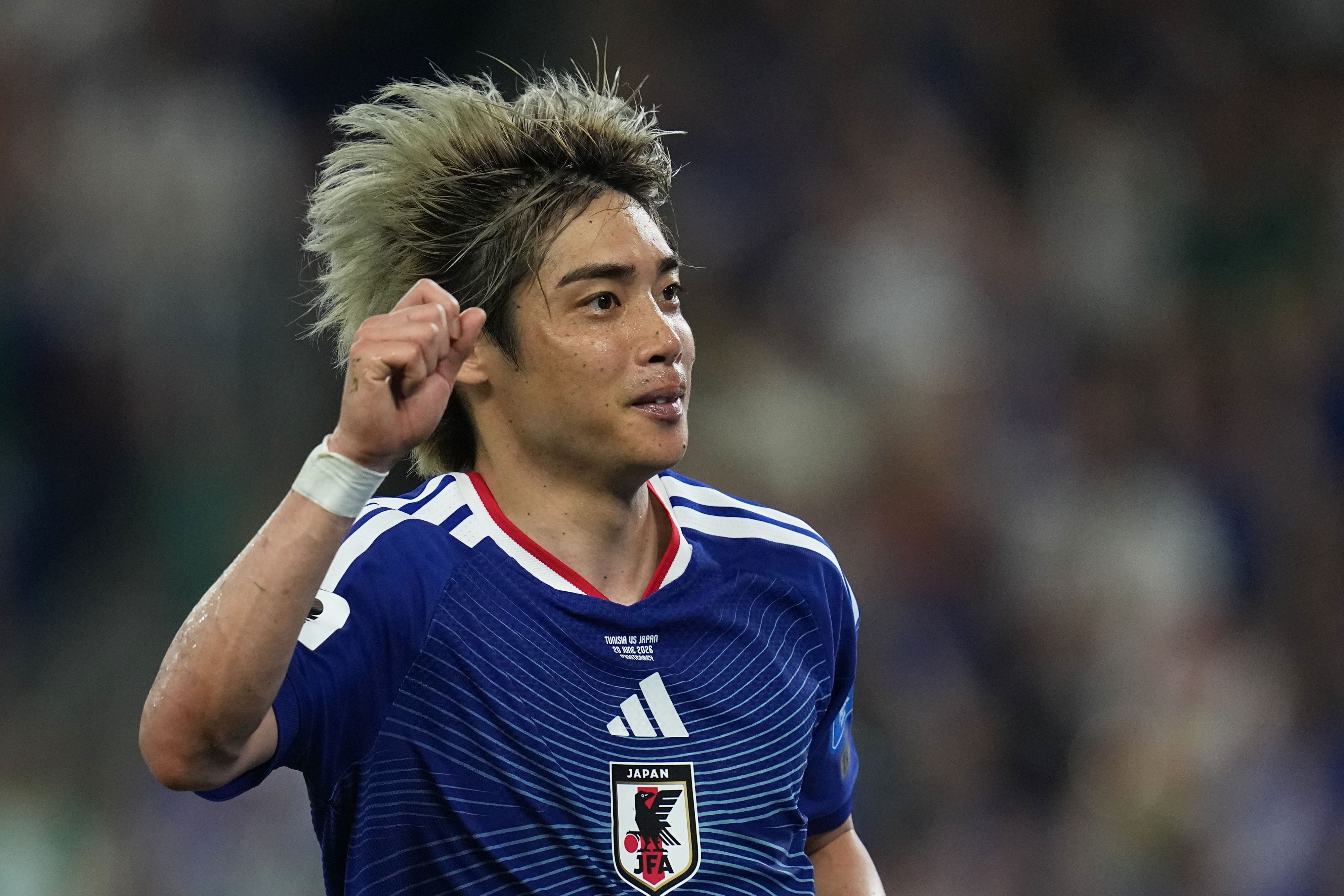 Der Japaner Junya Ito jubelt über sein Tor zum 3:0.