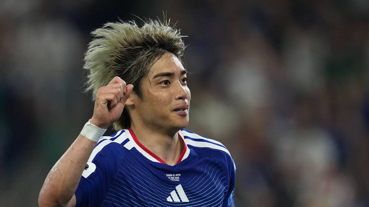Der Japaner Junya Ito jubelt über sein Tor zum 3:0.