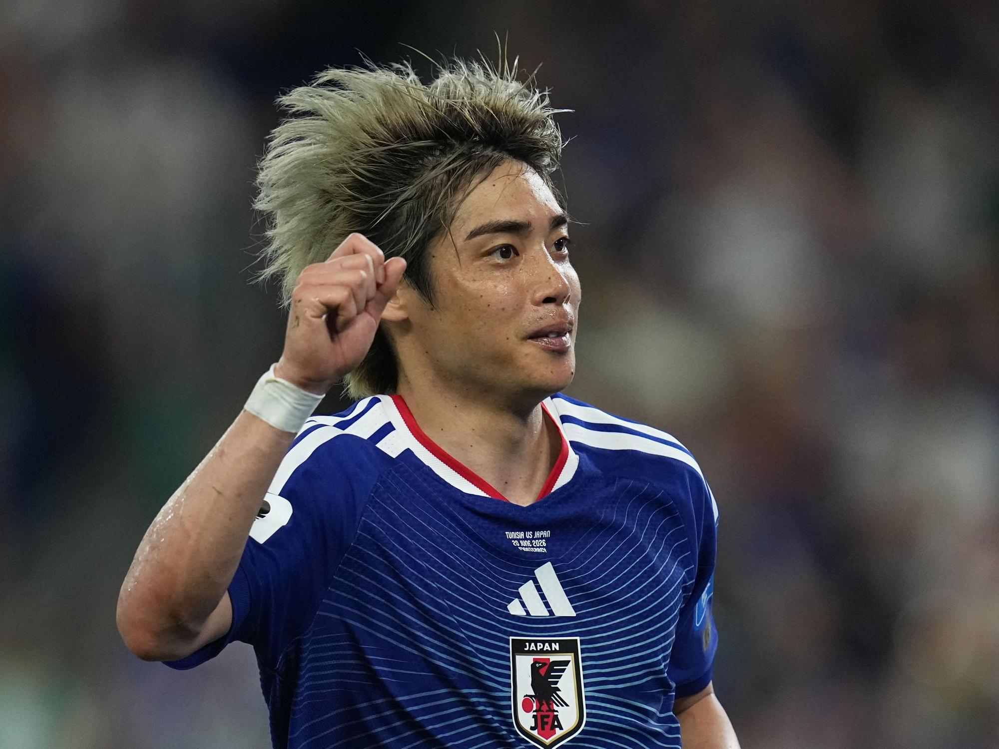 Der Japaner Junya Ito jubelt über sein Tor zum 3:0.