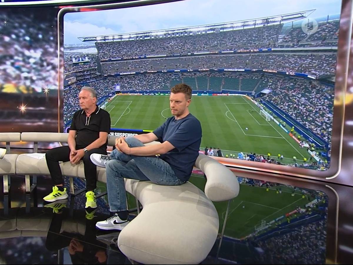 ARD-Studio bei der WM 2026: Malte Völz mit Robin Gosens und Lutz Wagner