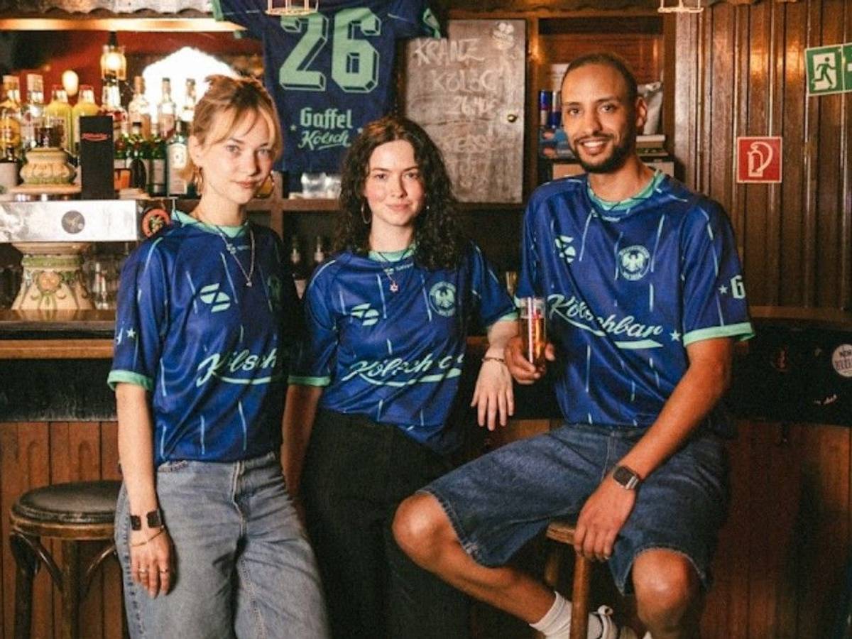 Drei Models tragen das Kölner Trikot für die WM 2026.