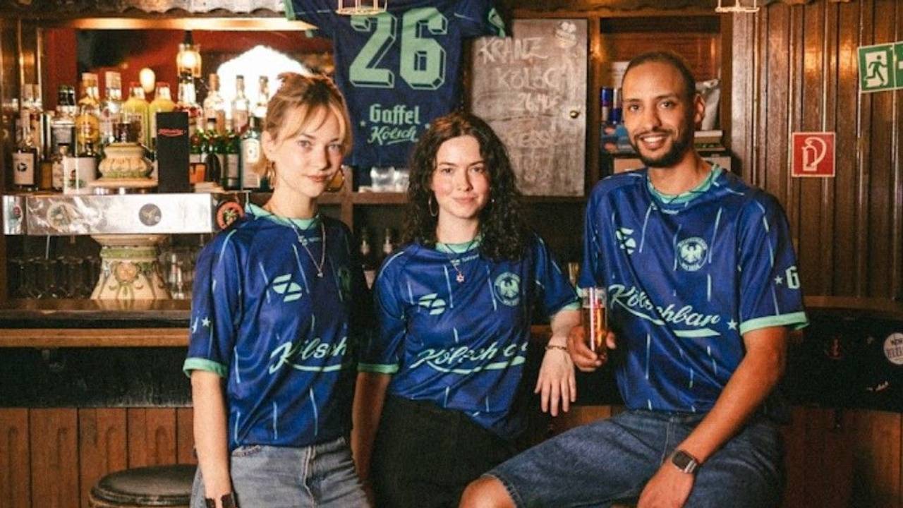 Drei Models tragen das Kölner Trikot für die WM 2026.