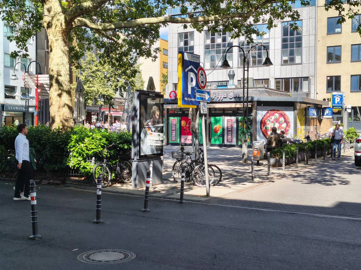 Am Willy-Millowitsch-Platz an der Breite Straße in Köln eröffnet bald eine neue Pizzaria.