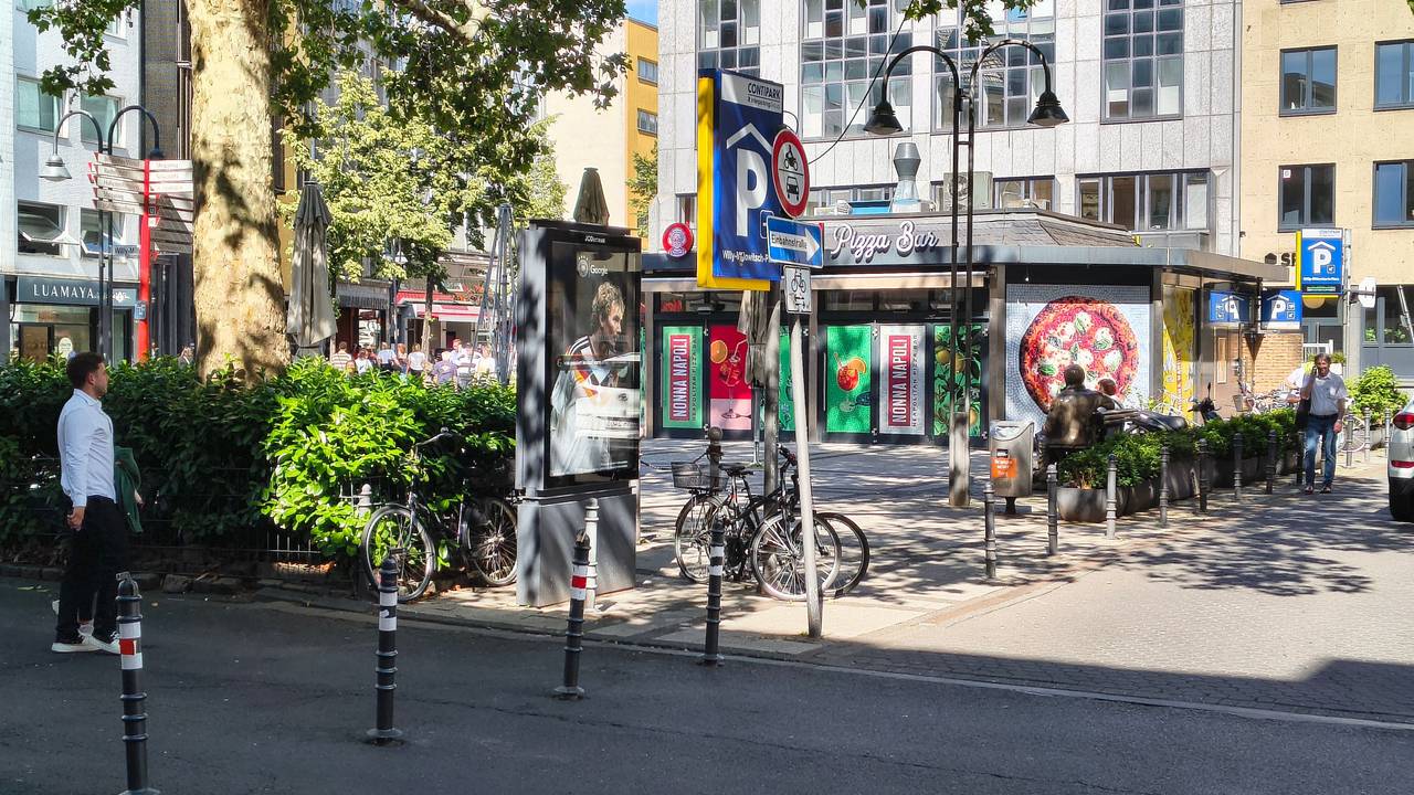 Am Willy-Millowitsch-Platz an der Breite Straße in Köln eröffnet bald eine neue Pizzeria.