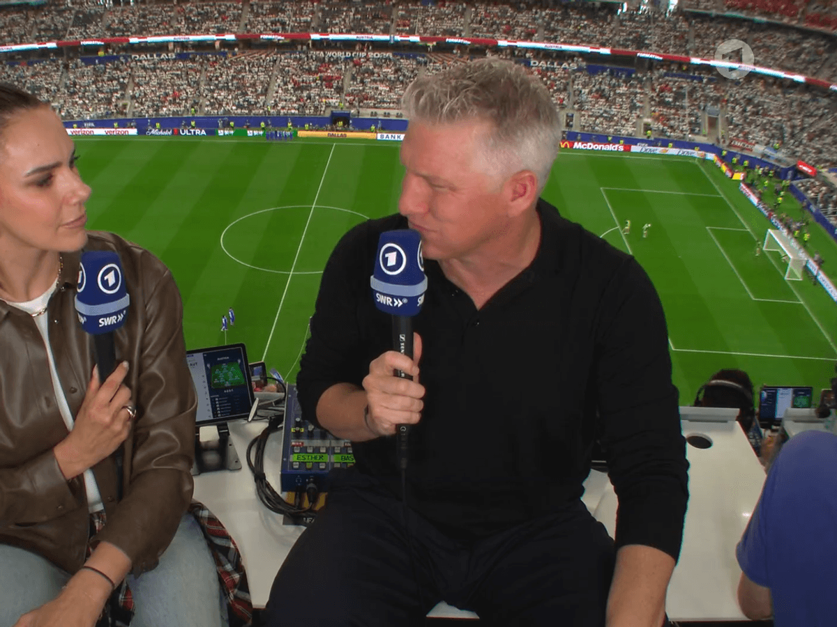 Bastian Schweinsteiger und Esther Seldaczek bei der ARD-Übertragung vor dem WM-Spiel zwischen Argentinien und Österreich. Foto: