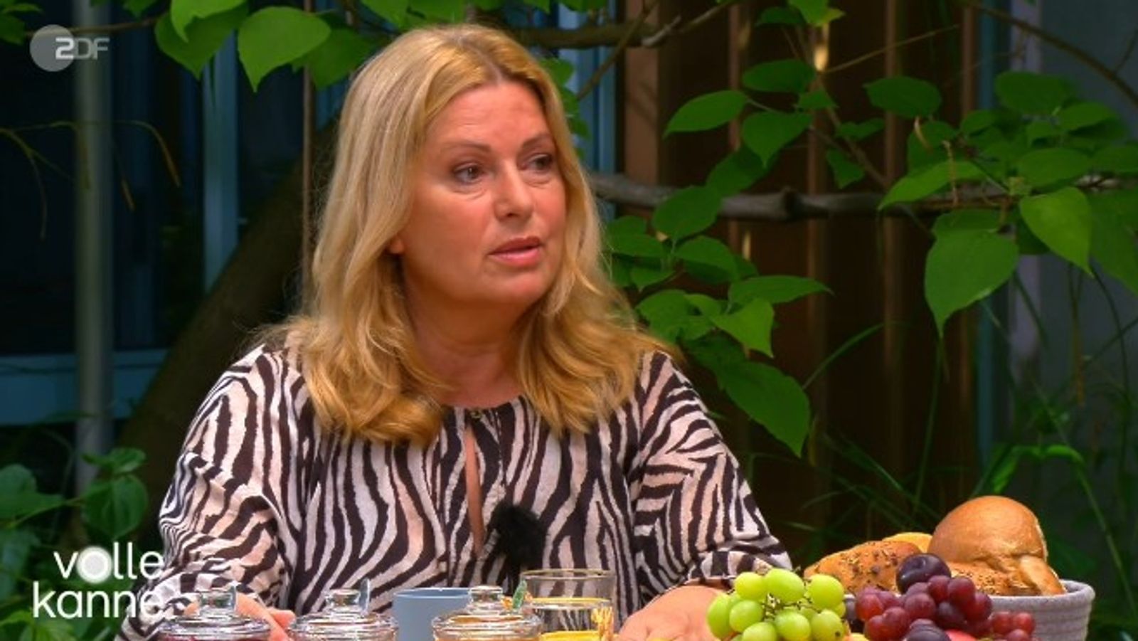 Schauspielerin Karin Thaler hat im ZDF-Magazin „Volle Kanne“ von einem Drehtag berichtet, bei dem sie auf einen wilden Bären traf.  (Bild: ZDF)
