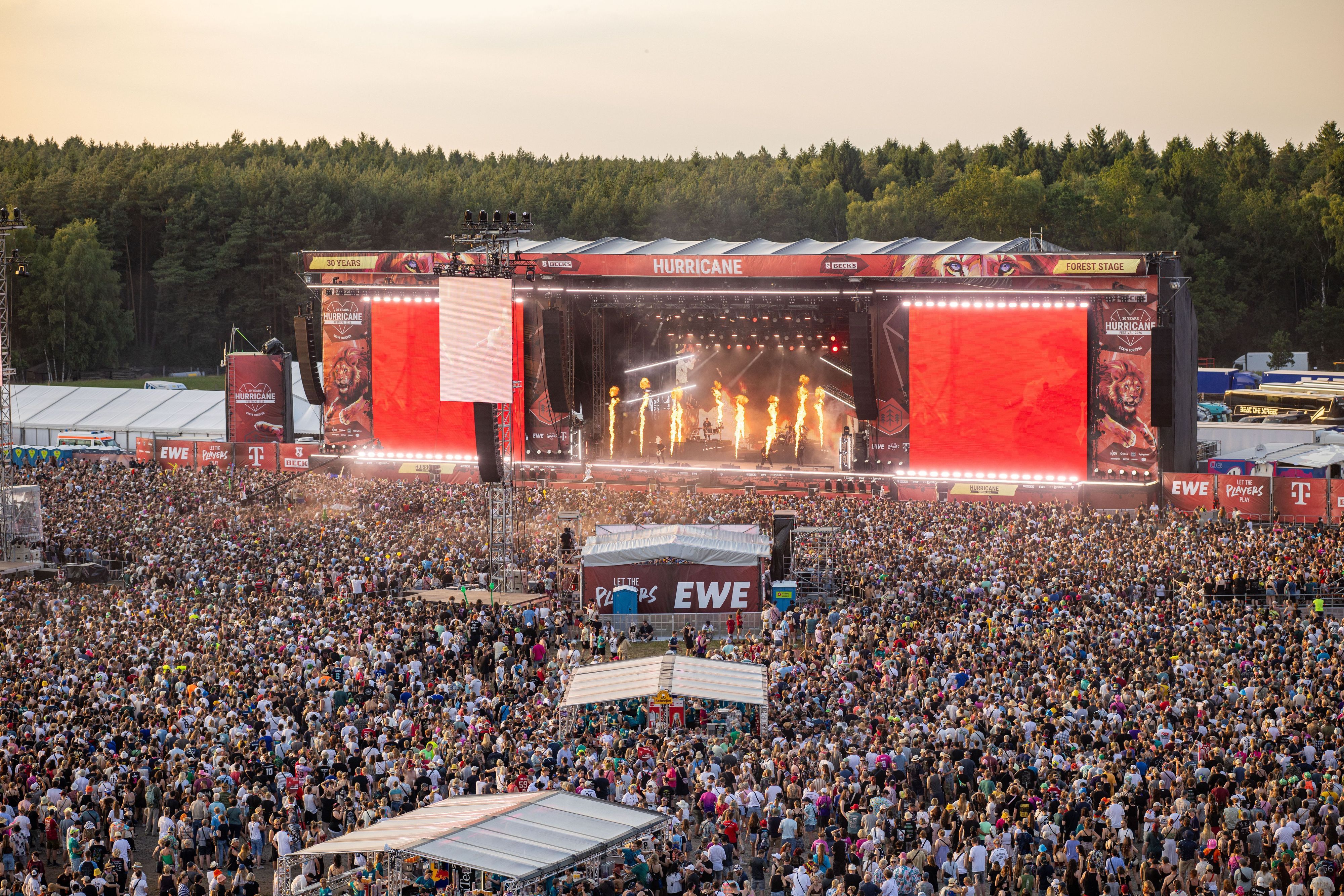Papa Roach performen auf dem Hurricane-Festival in Scheeßel. Das „Hurricane“ in Scheeßel zählt zu den größten deutschen Open-Air-Festivals und feiert in diesem Jahr 30-jähriges Jubiläum.