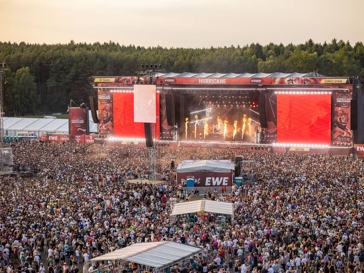Papa Roach performen auf dem Hurricane-Festival in Scheeßel. Das „Hurricane“ in Scheeßel zählt zu den größten deutschen Open-Air-Festivals und feiert in diesem Jahr 30-jähriges Jubiläum.
