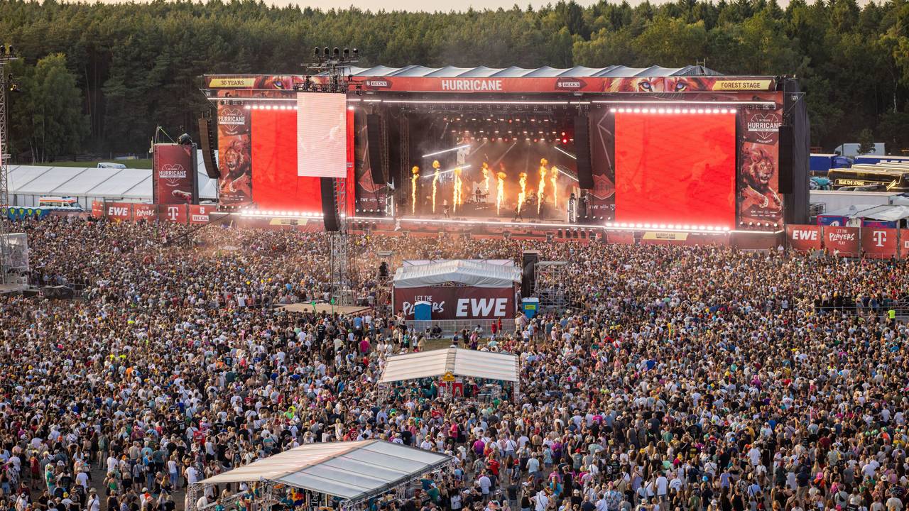 Papa Roach performen auf dem Hurricane-Festival in Scheeßel. Das „Hurricane“ in Scheeßel zählt zu den größten deutschen Open-Air-Festivals und feiert in diesem Jahr 30-jähriges Jubiläum.