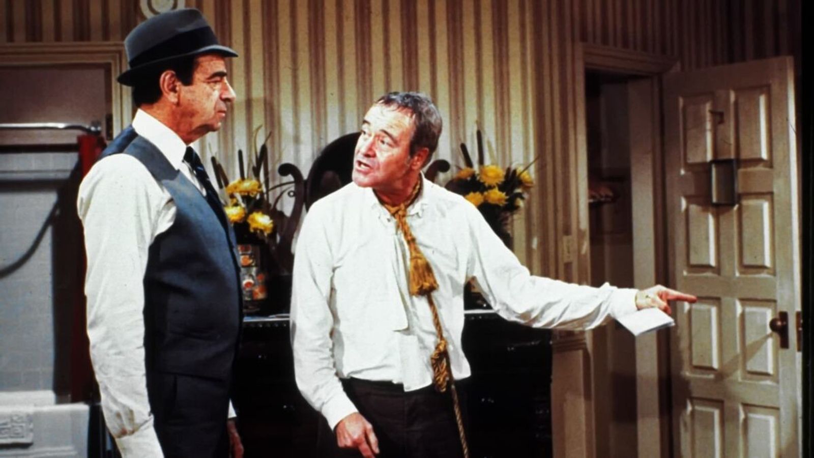 Ein Auftragskiller will seinen letzten Job erledigen, wird jedoch von einem lebensmüden Chaoten aus der Bahn geworfen. Mit Walter Matthau und Jack Lemmon setzte Wilder noch einmal auf sein bewährtes Traumduo. Doch der einst so treffsichere Humor wirkte inzwischen aus der Zeit gefallen. „Buddy, Buddy“ wurde ein Misserfolg - und Wilders Abschied vom Regiestuhl. (Bild: MGM)