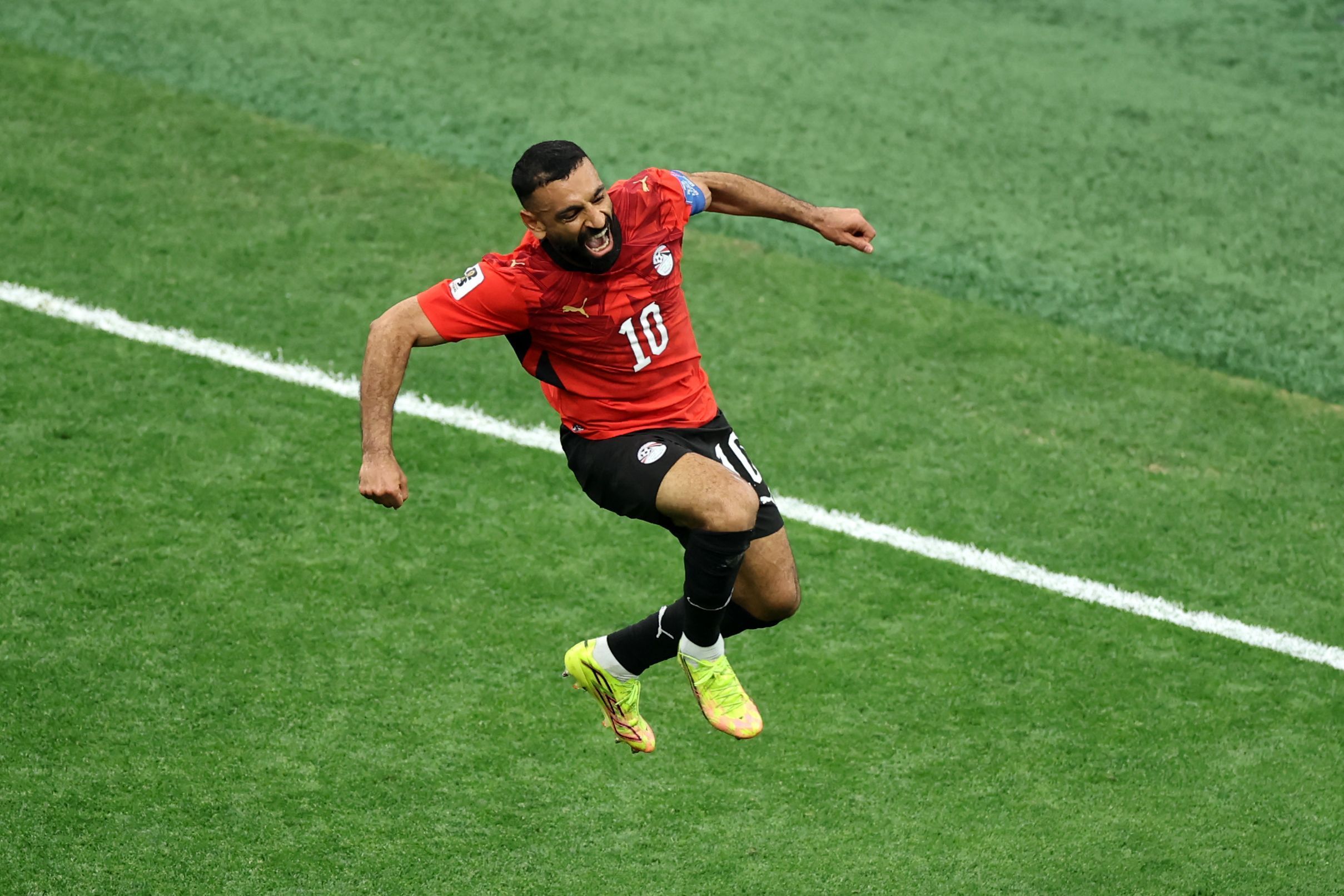 Mo Salah springt beim Torjubel auch