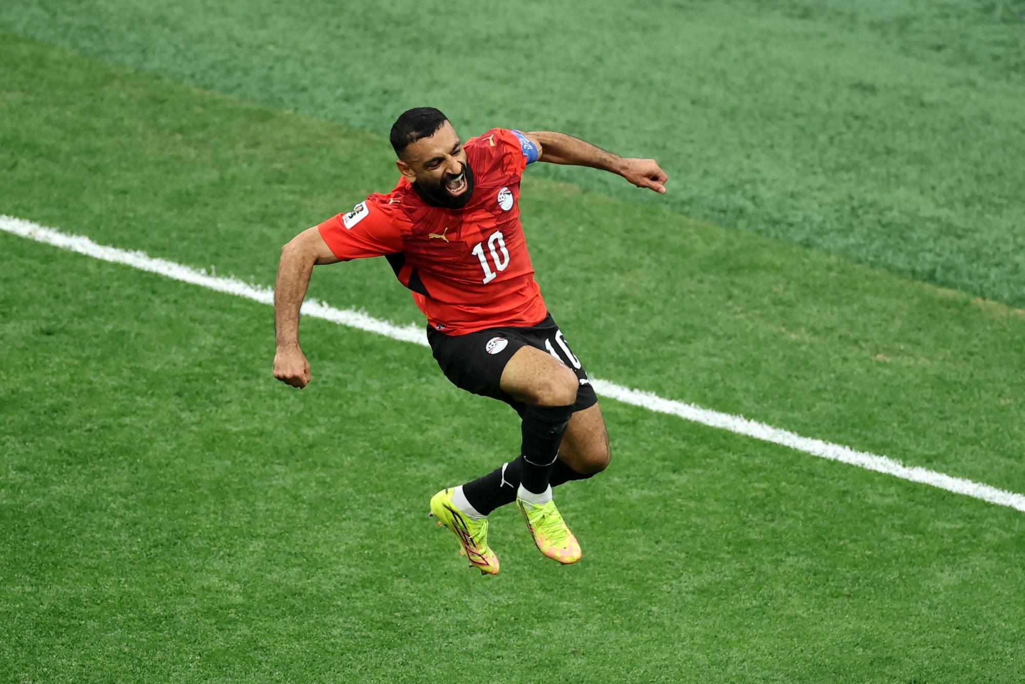 Mo Salah springt beim Torjubel auch
