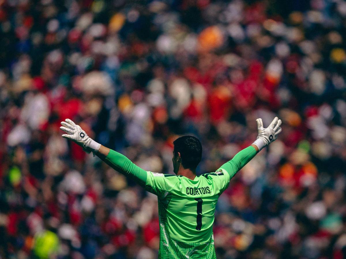 Torwart Thibaut Courtois und Zuschauer