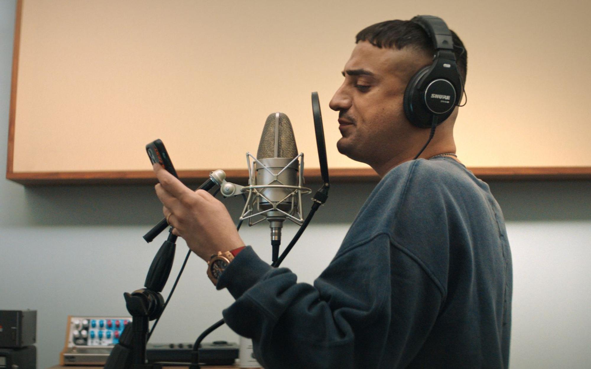 Die Netflix-Produktion „Babo - Die Haftbefehl-Story“ warf 2025 einen schonungslosen Blick auf die Karriere von Haftbefehl. Nun hat der Rapper eine Pause angekündigt. (Bild: Netflix)