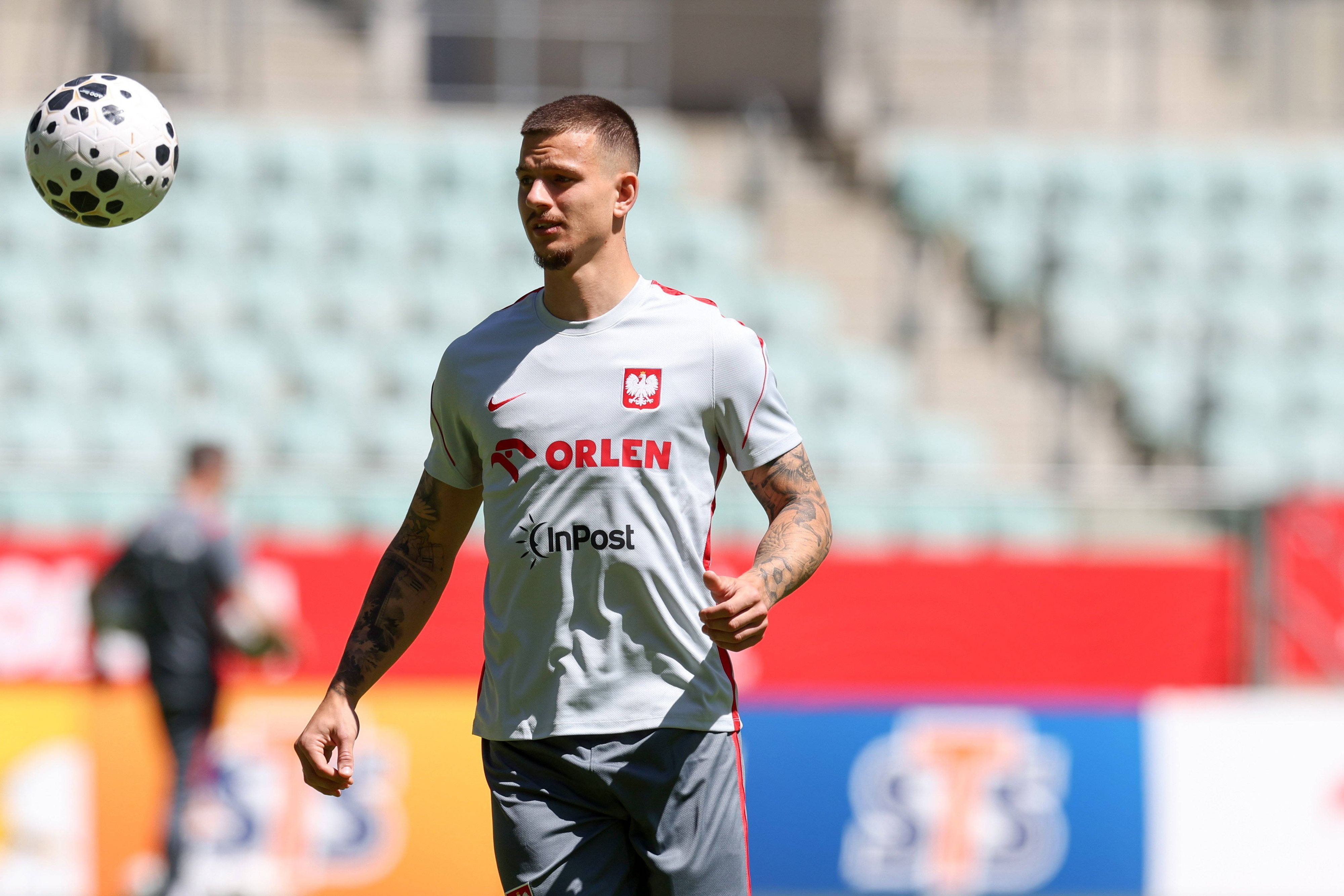 Mateusz Zukowski bei der polnischen Nationalmannschaft. Der Stürmer des 1. FC Magdeburg steht auch beim 1. FC Köln auf dem Zettel.