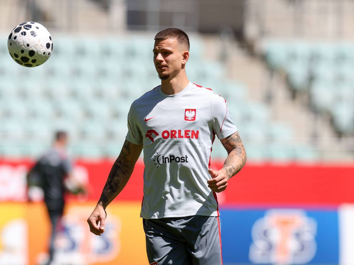 Mateusz Zukowski bei der polnischen Nationalmannschaft. Der Stürmer des 1. FC Magdeburg steht auch beim 1. FC Köln auf dem Zettel.