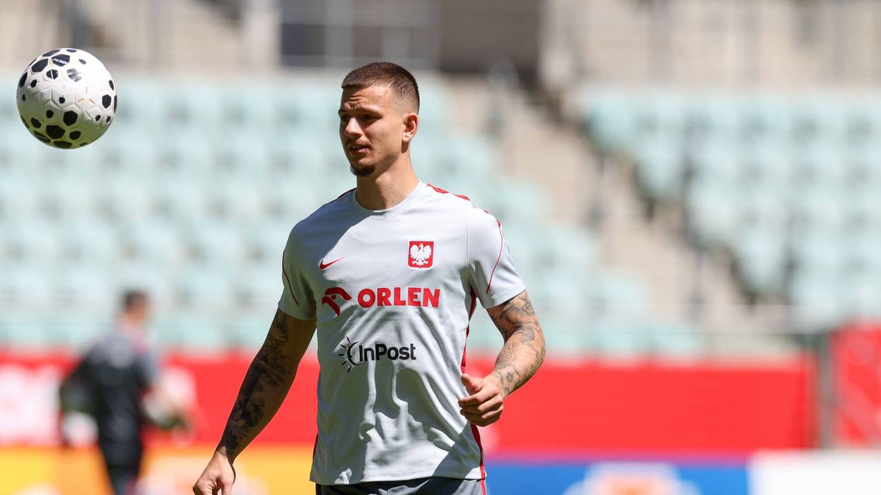 Mateusz Zukowski bei der polnischen Nationalmannschaft. Der Stürmer des 1. FC Magdeburg steht auch beim 1. FC Köln auf dem Zettel.