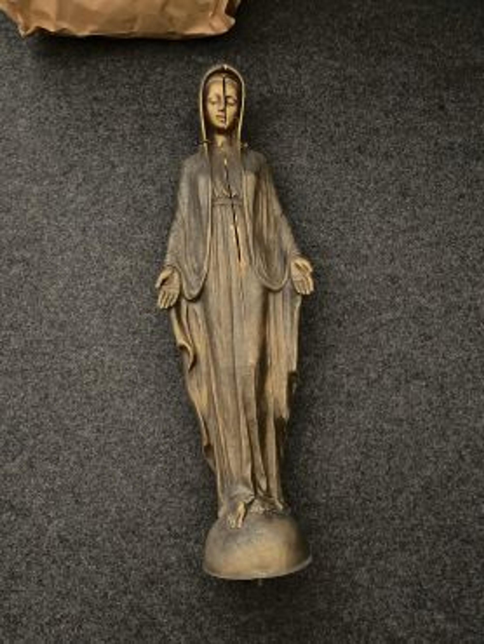 Die sichergestellte Marien-Statue wurde in Köln-Porz von einem Passanten aufgefunden