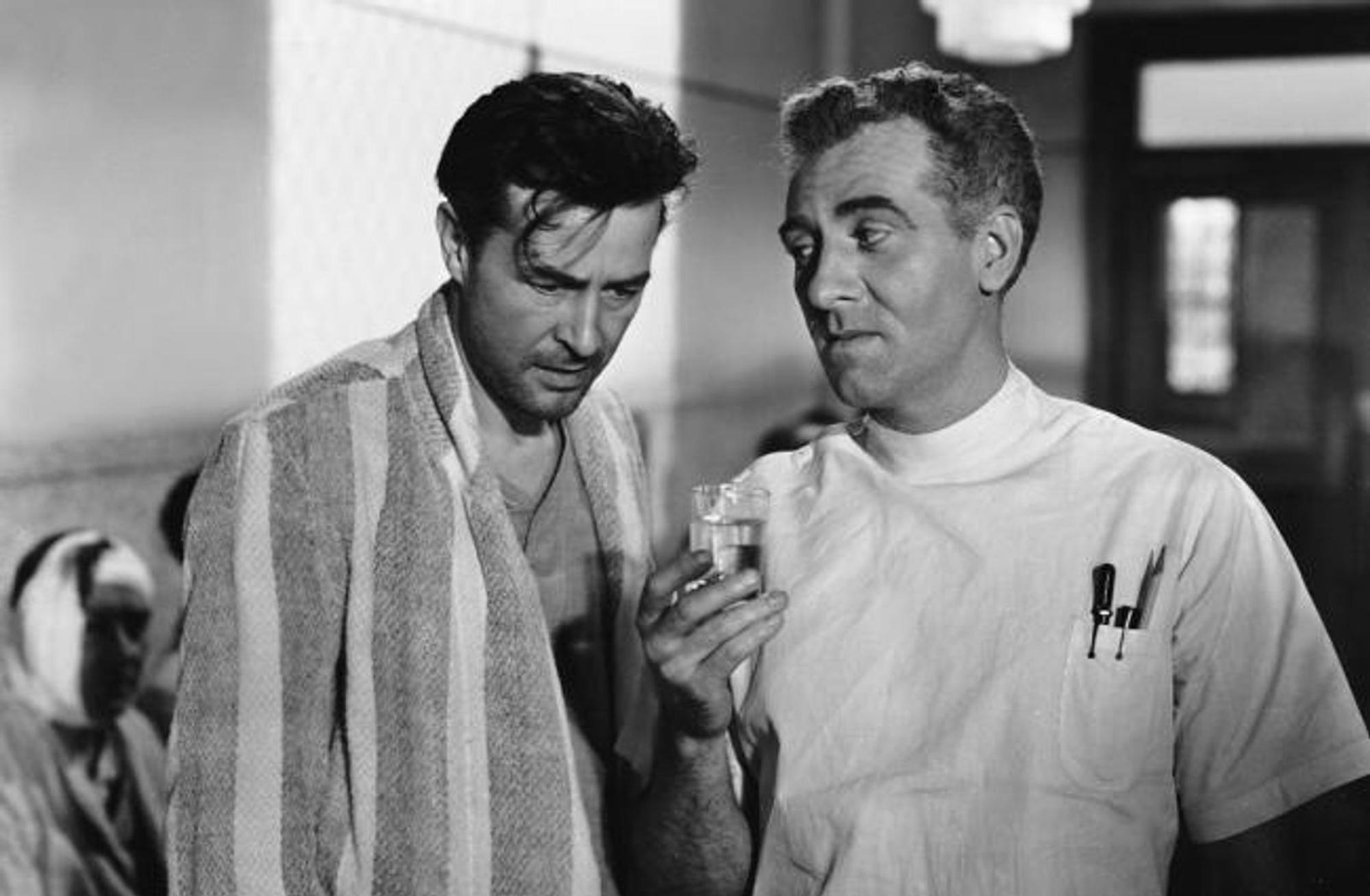 Für dieses Drama erhielt er seine ersten Oscars für Drehbuch und Regie: In „Das verlorene Wochenende“ erzählt Billy Wilder die Geschichte eines Schriftstellers (Ray Milland, links), der immer tiefer in die Sucht abrutscht. Eine beklemmend präzise Studie über Selbstzerstörung, die bis heute modern wirkt. (Bild: Universal Pictures)