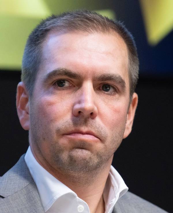 Philipp Lahm (Fußball-Weltmeister 2014) spricht im Vorfeld der Aufnahmefeier zur „Hall of Fame des deutschen Sports“ auf einer Pressekonferenz.