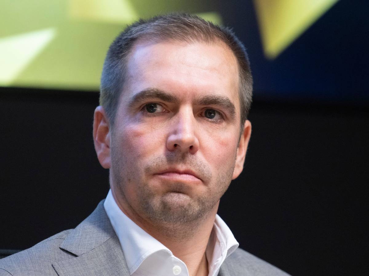 Philipp Lahm (Fußball-Weltmeister 2014) spricht im Vorfeld der Aufnahmefeier zur „Hall of Fame des deutschen Sports“ auf einer Pressekonferenz.