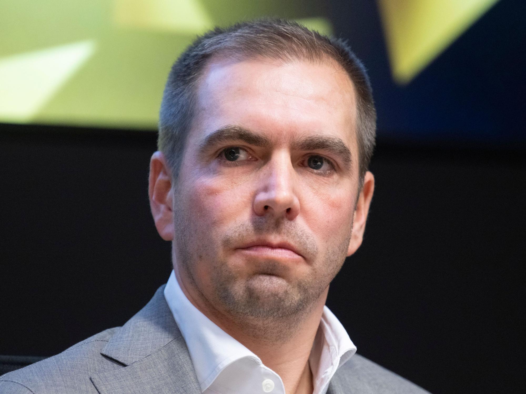 Philipp Lahm (Fußball-Weltmeister 2014) spricht im Vorfeld der Aufnahmefeier zur „Hall of Fame des deutschen Sports“ auf einer Pressekonferenz.