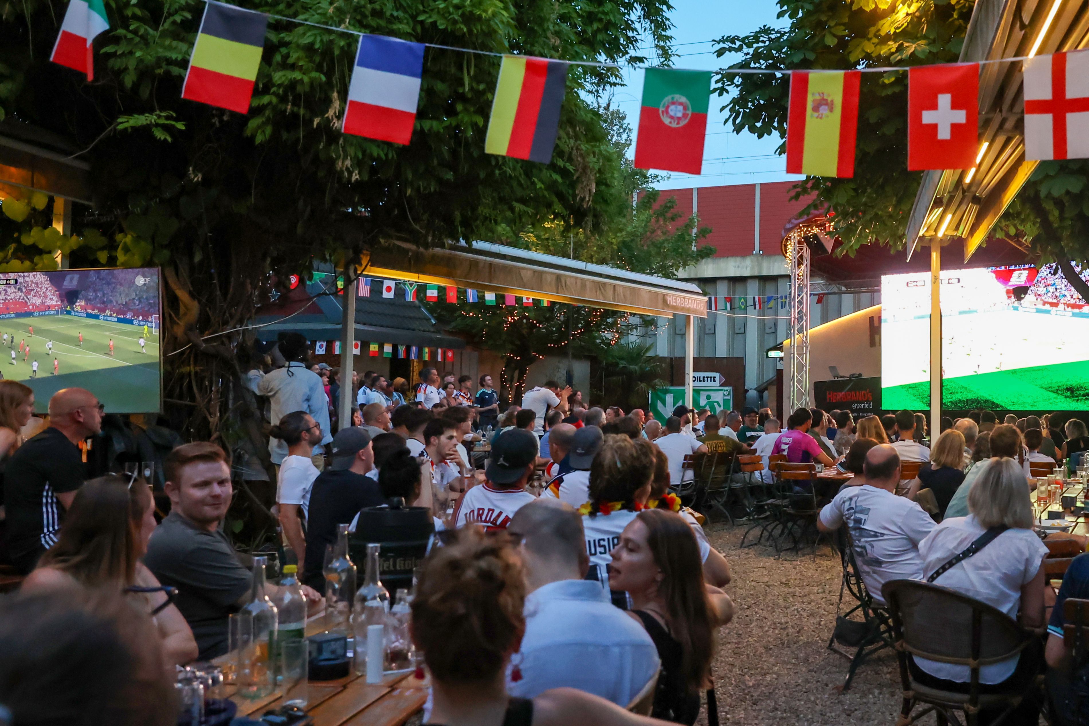 Im Herbrand’s Biergarten wurde das WM-Spiel der DFB-Elf gegen die Elfenbeinküste gezeigt.