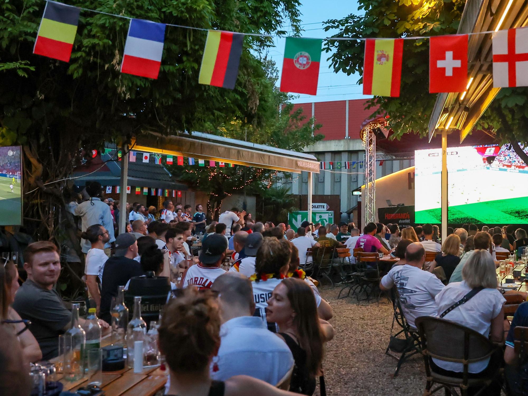 Im Herbrand’s Biergarten wurde das WM-Spiel der DFB-Elf gegen die Elfenbeinküste gezeigt.