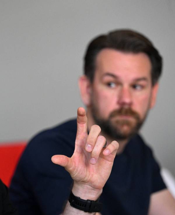 FC-Trainer René Wagner und Geschäftsführer Thomas Kessler bei einer Pressekonferenz im Geibockheim.