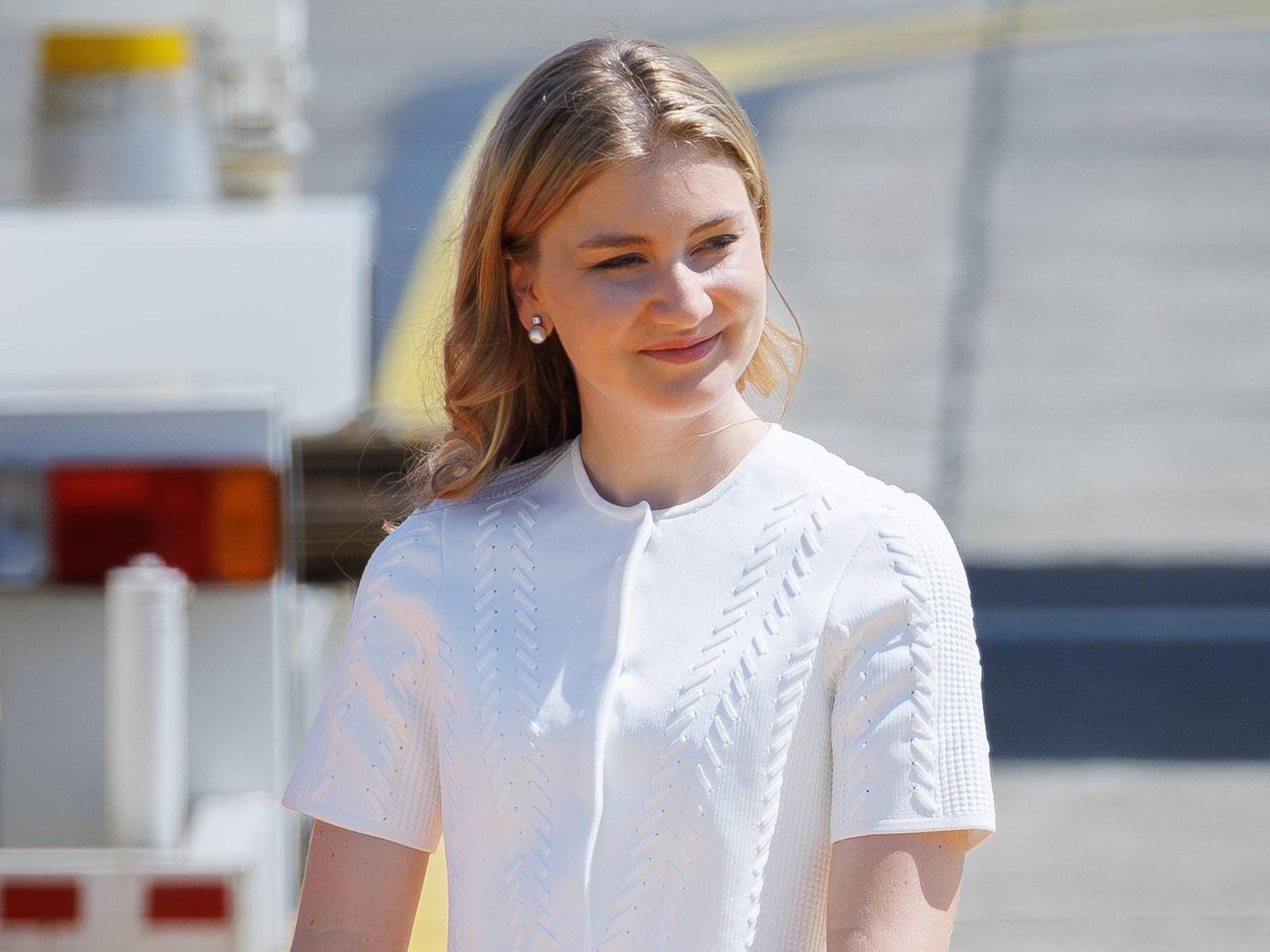Kronprinzessin Elisabeth von Belgien wartet auf das japanische Kaiserpaar, Kaiser Naruhito und Kaiserin Masako.