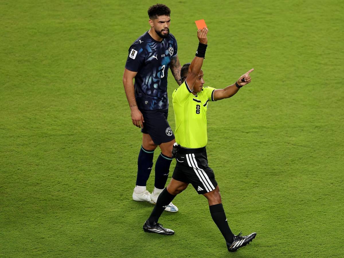 Nach der roten Karte für Spieler Miguel Almiron ließ sich der paraguayanische Radiokommentator Jorge Vera zu einer Wutrede hinreißen. (Bild: 2026 Getty Images/Stu Forster)