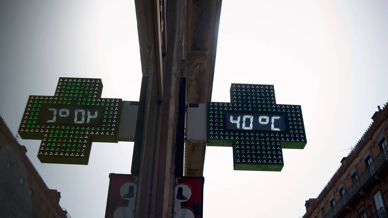 Ein Apotheken-Thermometer im französischen Toulouse zeigt am 22. Juni 2026 unbarmherzige 40 Grad an.