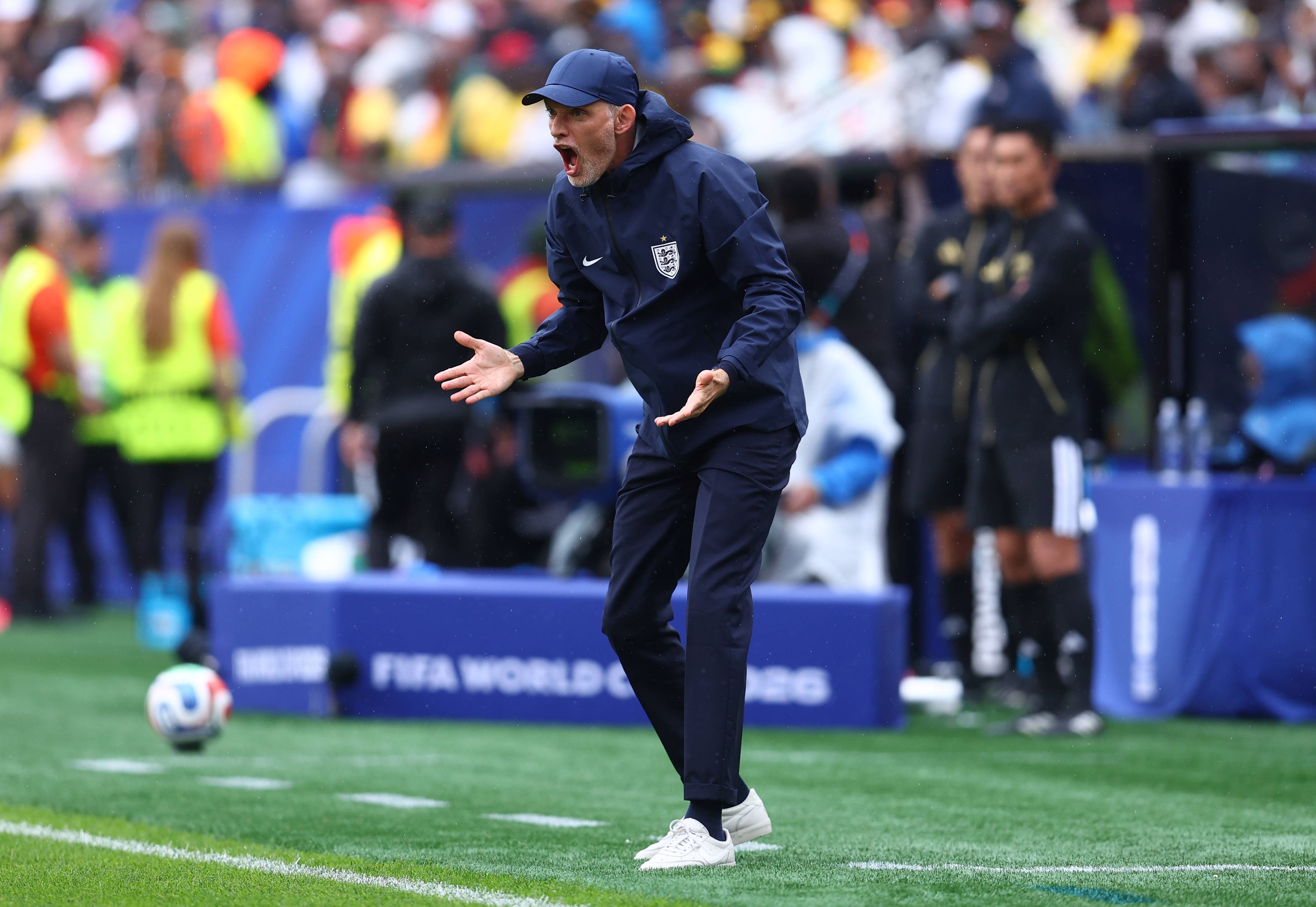 Thomas Tuchel brüllt am Seitenrand.