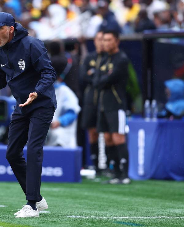 Thomas Tuchel brüllt am Seitenrand.