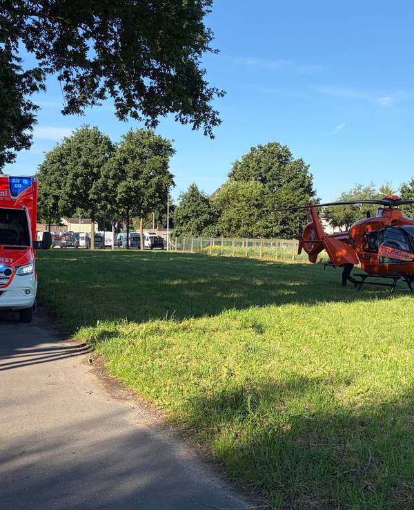 Eine Frau ist auf einem Hof am Niederrhein bei einem Streit zwischen Erntehelfern mit einem Messer tödlich verletzt worden.