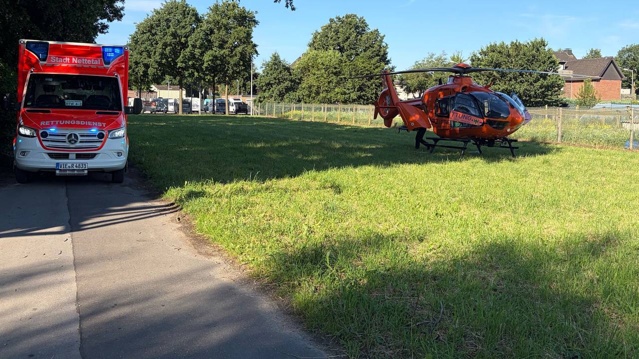 Eine Frau ist auf einem Hof am Niederrhein bei einem Streit zwischen Erntehelfern mit einem Messer tödlich verletzt worden.