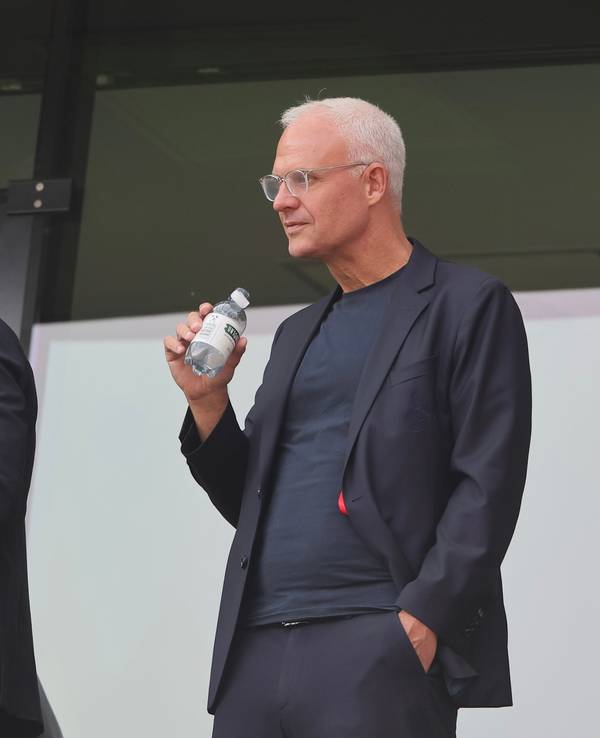 Vizepräsident Jörg Alvermann steht im Rhein-Energie-Stadion.