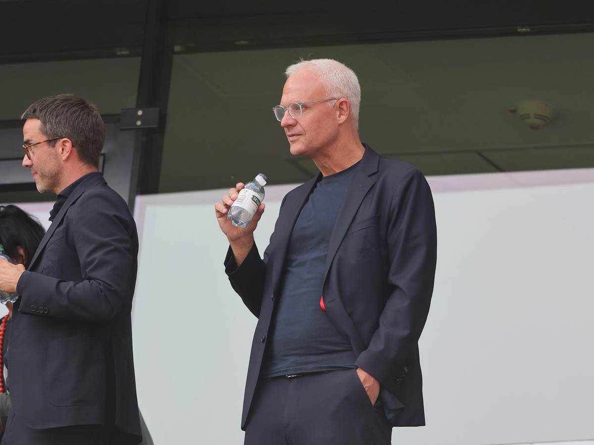Vizepräsident Jörg Alvermann steht im Rhein-Energie-Stadion.