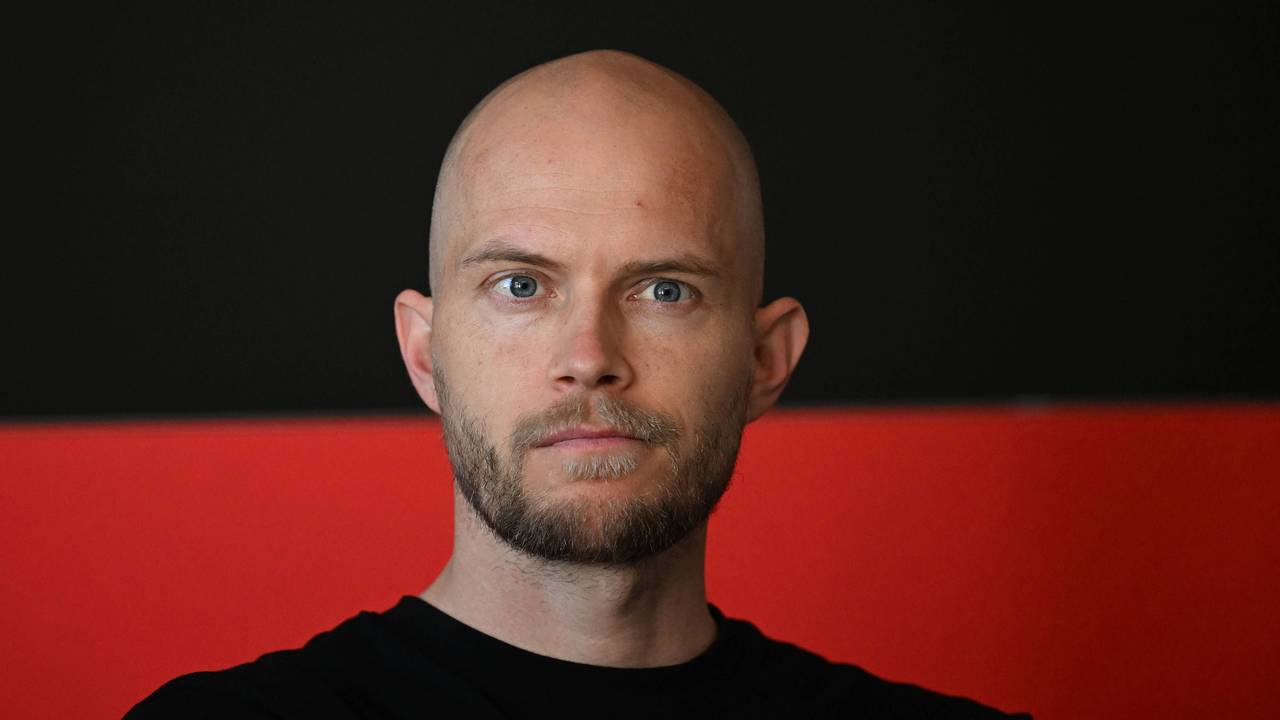 Cheftrainer René Wagner bei einer Medienrunde am Geißbockheim.