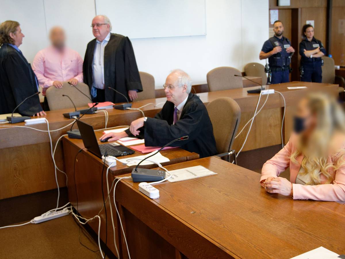 Aykut Ö. und seine Ehefrau beim damaligen Betrugsprozess im Jahr 2020 im Kölner Landgericht.