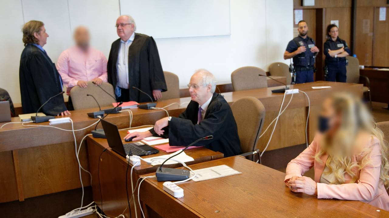 Aykut Ö. und seine Ehefrau beim damaligen Betrugsprozess im Jahr 2020 im Kölner Landgericht.