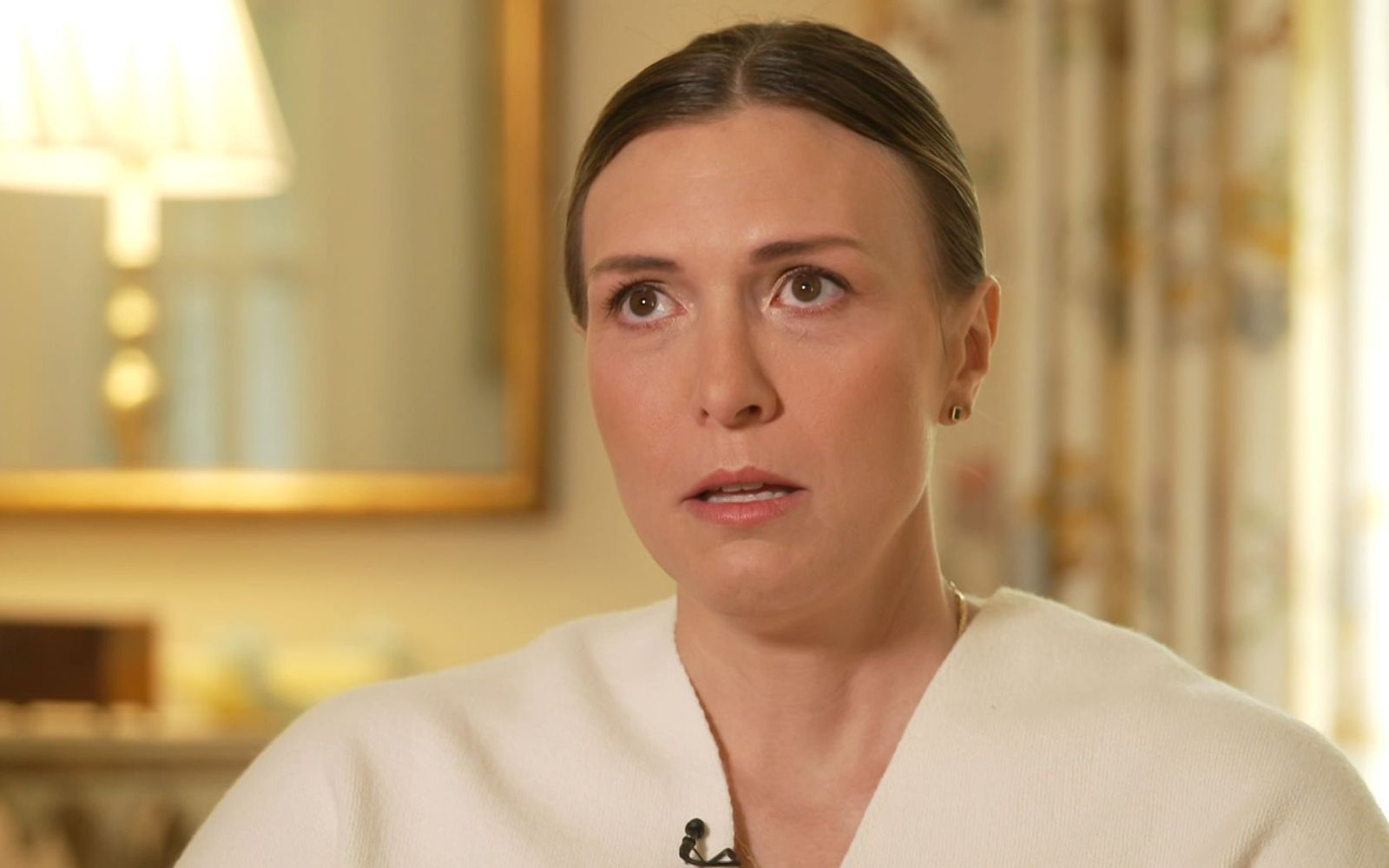 Die evangelikale Christin Carter Brown beschreibt in der „auslandsjournal“-Doku ihren schwierigen Ausstieg aus der MAGA-Bewegung. (Bild: ZDF)