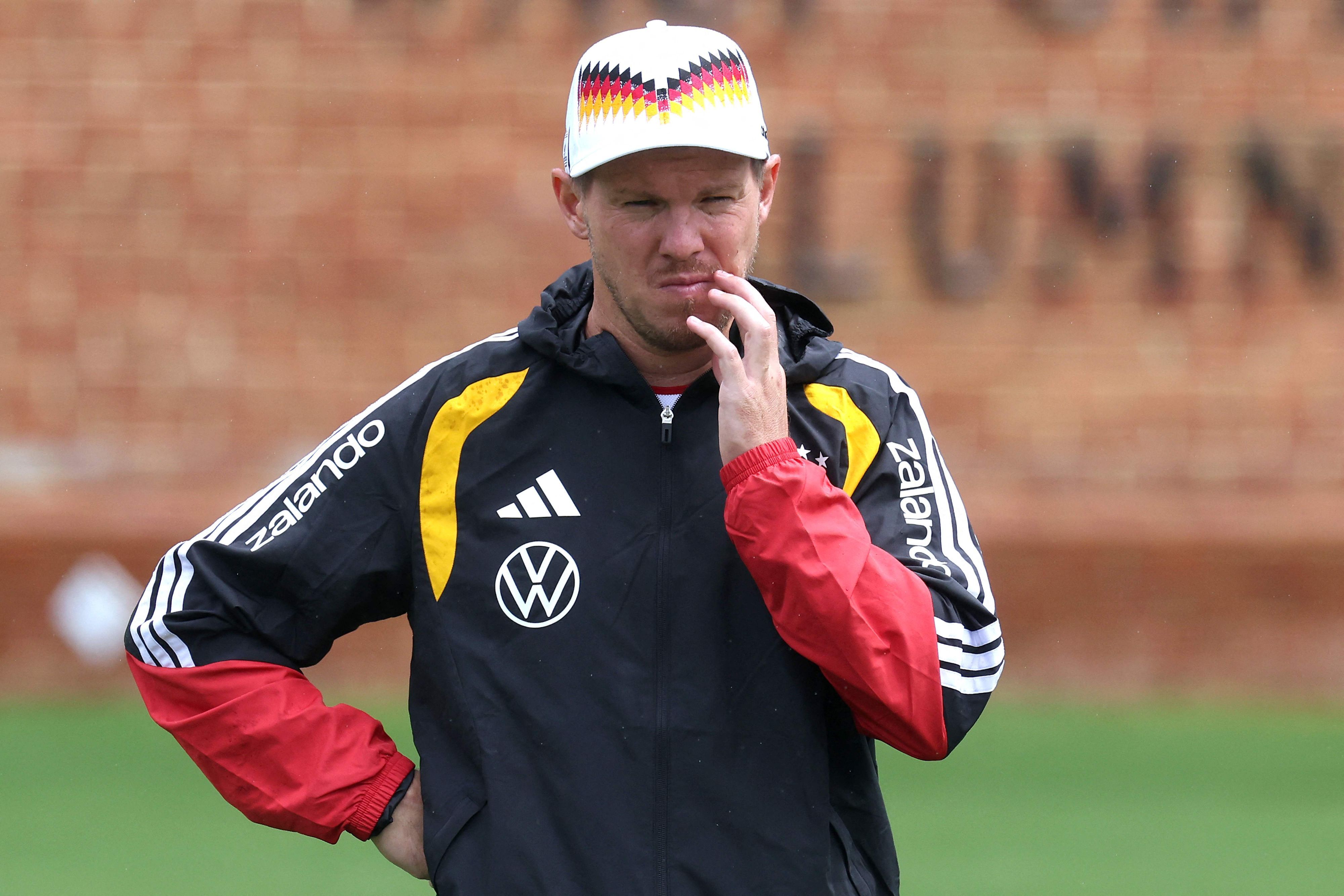 Nachdenklicher Julian Nagelsmann bei Deutschland im Training.