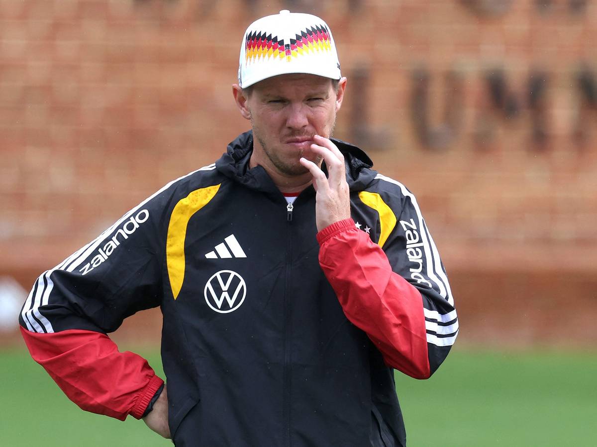 Nachdenklicher Julian Nagelsmann bei Deutschland im Training.