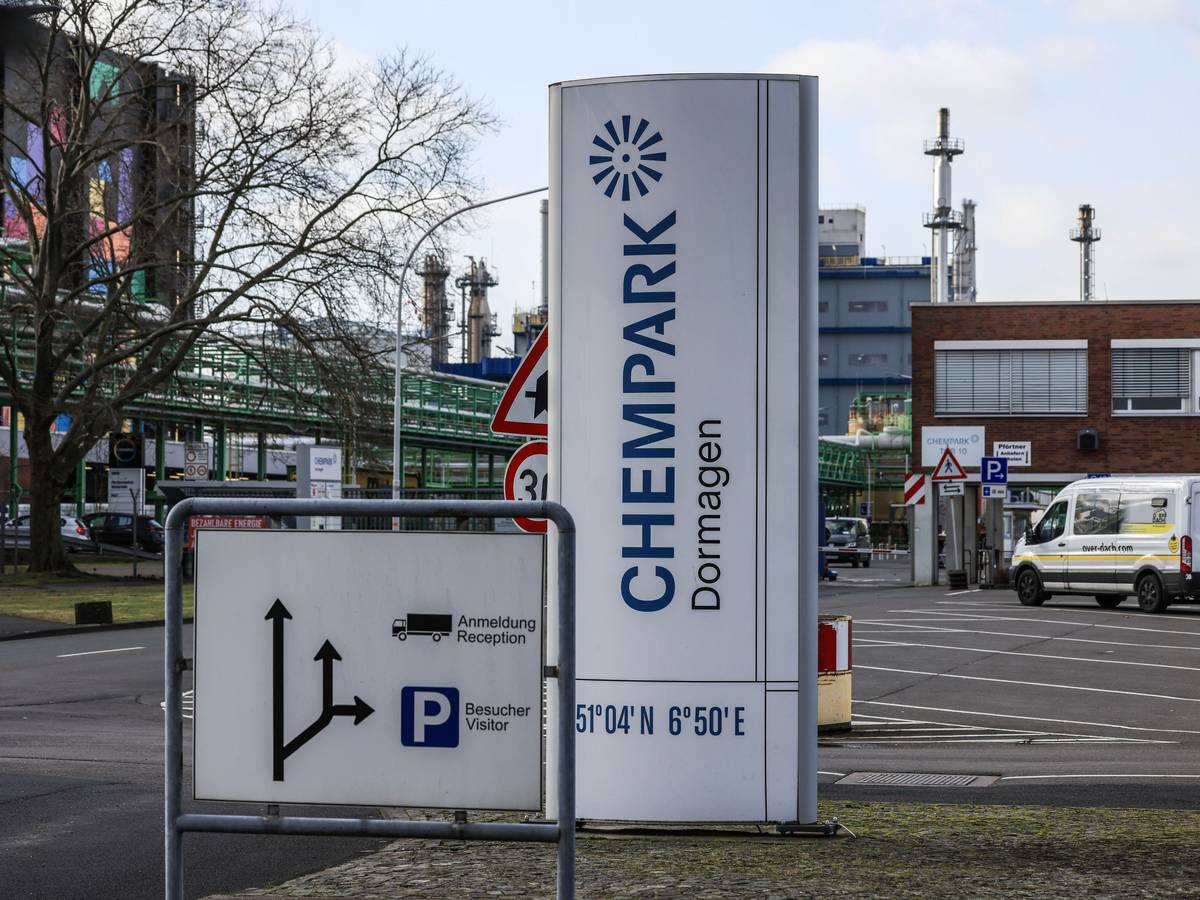 Die Zufahrt zum Chempark Dormagen.