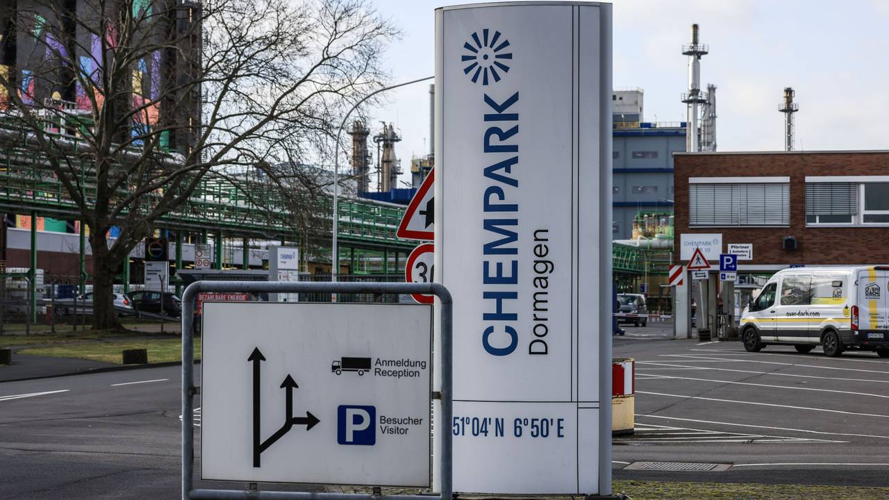 Die Zufahrt zum Chempark Dormagen.